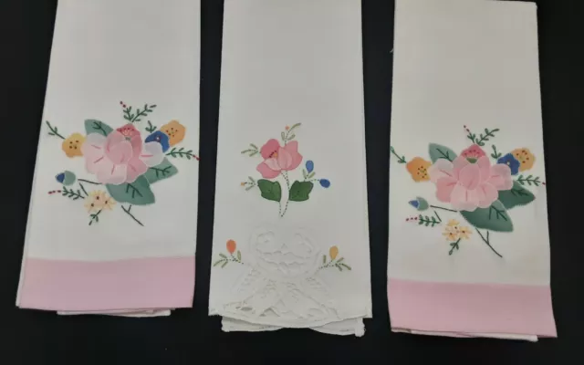 Set of 3 Embroidered Applique Linen Hand or Fingertip Towels 22-5/8" x 14"