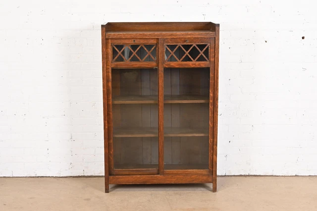 Stickley Brothers Style Antique Mission Oak Arts and Crafts Bookcase, Circa 1900