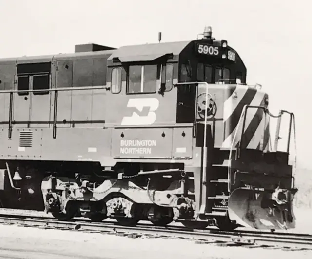 Burlington Northern Railroad BN #5905 U30C Locomotive Train Photo Aurora IL 1975