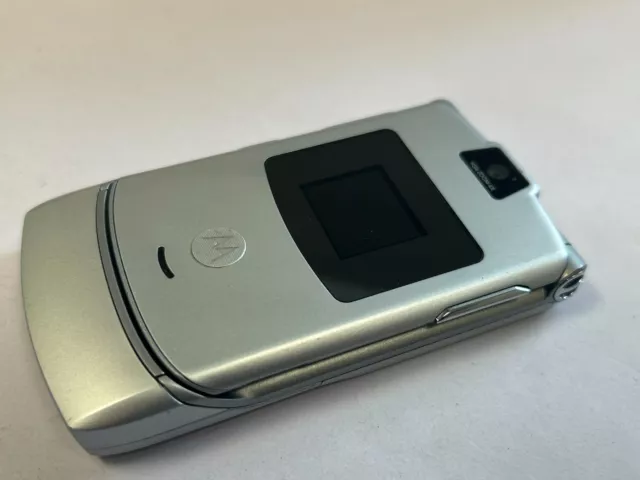 MOTOROLA V3 - Silver (Unlocked) Mobile Phone Flip Fold £35.99