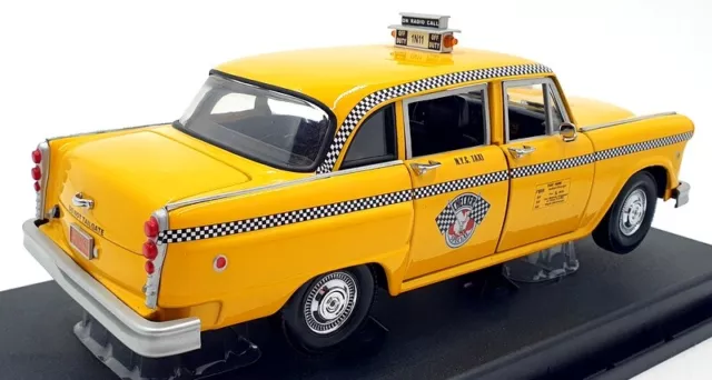 Sunstar 1/18 Scale 2501 - 1981 New York Checker Taxi Cab Yellow 2