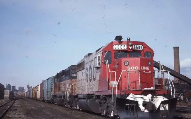 SOO LINE Railroad Train Locomotive 6608 MILWAUKEE WI Original 1986 Photo Slide