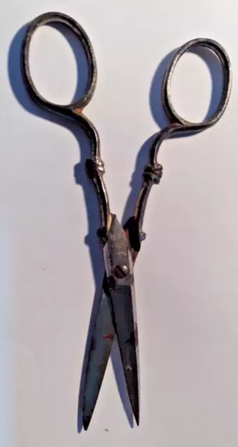Antique Style Collectible Vintage Scissors Sewing Ornate Handle Thread Rare
