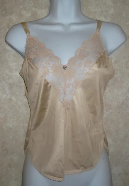 Maidenform Chantilly beige with lace trim camisole size 34