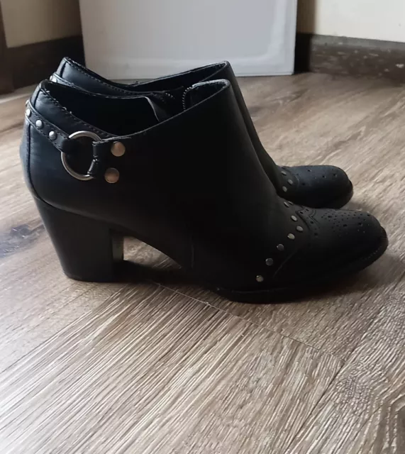 REBA 'Delaney' Women's BLACK LEATHER ANKLE BOOTS Zipper SZ 7.5M MUSICAL NOTE