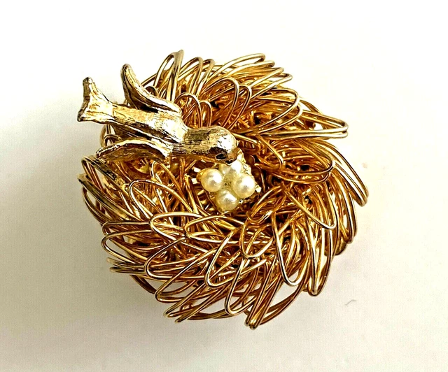 Broche Vintage Fleur En Relief Ajourée Plaquée Or - Signée Sarah Cov 1859 - État Impeccable