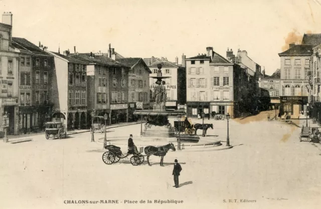 *25143 cpa Chalons sur Marne - Republic Square