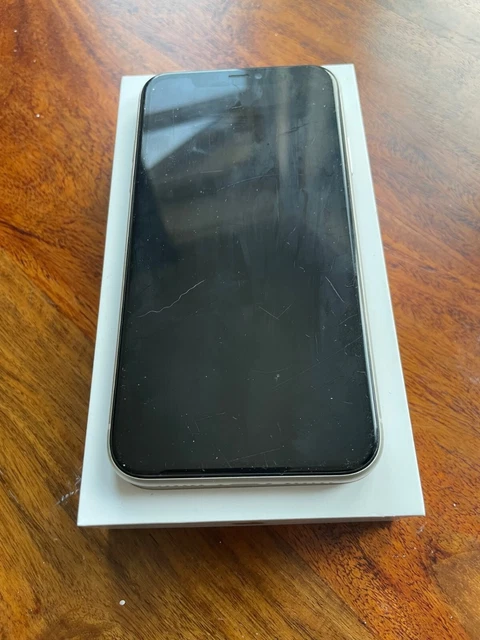 Apple iPhone 11 - 64GB - White (Unlocked) A2221 (GSM)