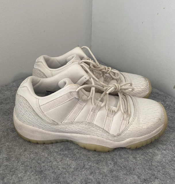 Snake print sales jordan 11