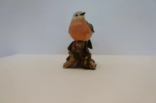 Sehr schön bemaltes Porzellan Rotkehlchen / Porcelain robin /  9 cm hoch