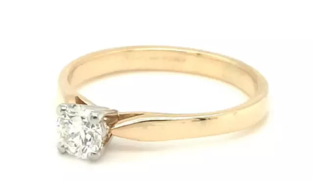 -  A Classic Diamond Engagent Ring 18ct Gold 2