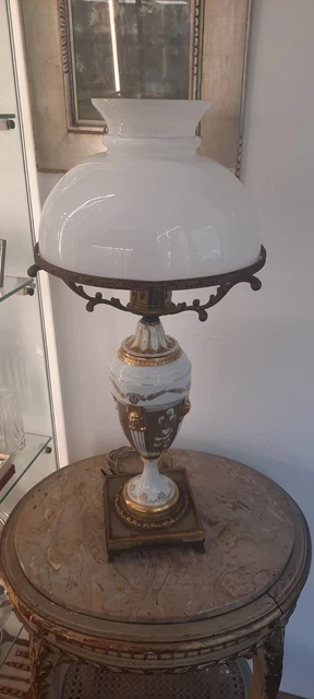 Lampada in porcellana e vetro opalino di inizio '900