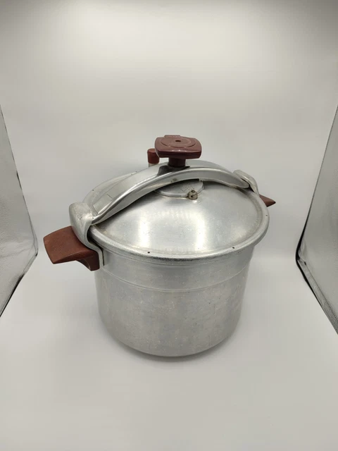 Super Cocotte Minute SEB 8 Litres Alu Pur, Série K, Poignées Vertes - Ancienne
