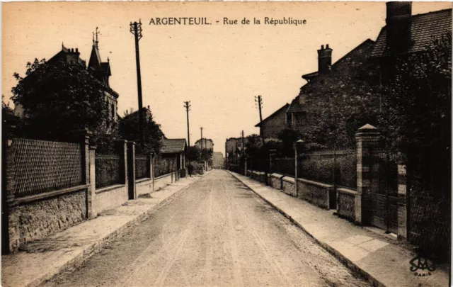 CPA  Argenteuil - Rue de la République (290754)