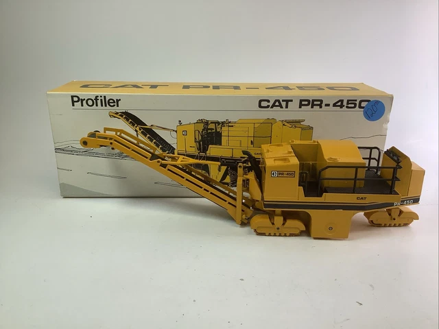 A  Diecast Masters 1:50 Cat 621K Scraper & CAT No.70 Scraper