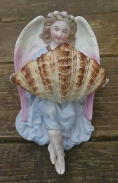 Ancien Bénitier mural un ANGE en biscuit Polychrome  XIXème H. 17 cm bon état