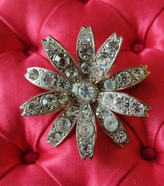 Broche en strass argentée Essentiel Antwerp Belgique