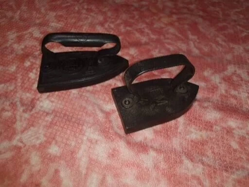 2 ANCIENS FERS a repasser en fonte EUR 14,00 - PicClick FR