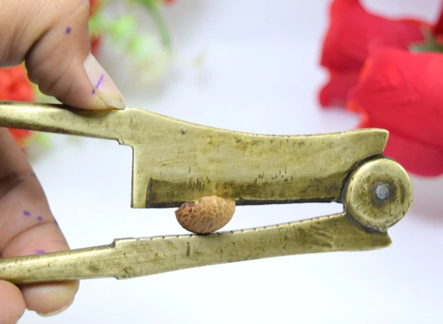 Old Indian Collective Antique Brass Betel Nut Cutter Usable Condition.i12-167