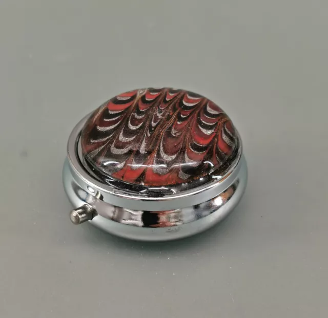 9931064 Schmuck-Pillen-Dose Metal Vidrio Rojo Millefiori Interior Espejo