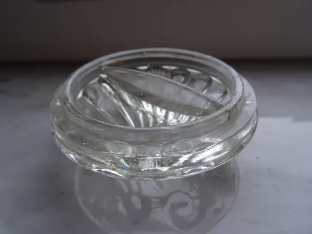 altes kleines Schälchen aus Glas mit Unterteilung für für Salz und Pfeffer