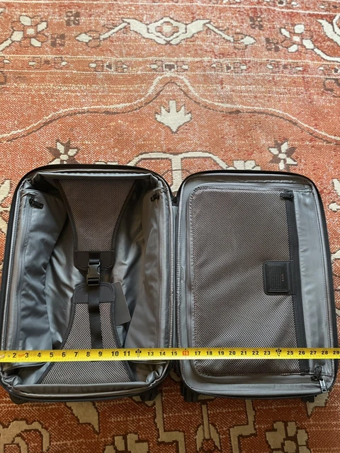 Tumi Alpha 2 International Expandable 4 Wheeled Carry-On Black Spinner $795 11