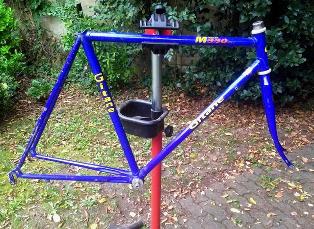 Donne cadre + pièces de vélos anciens - Vélos Donne cadre + pièces de vélos anciens - Vélos