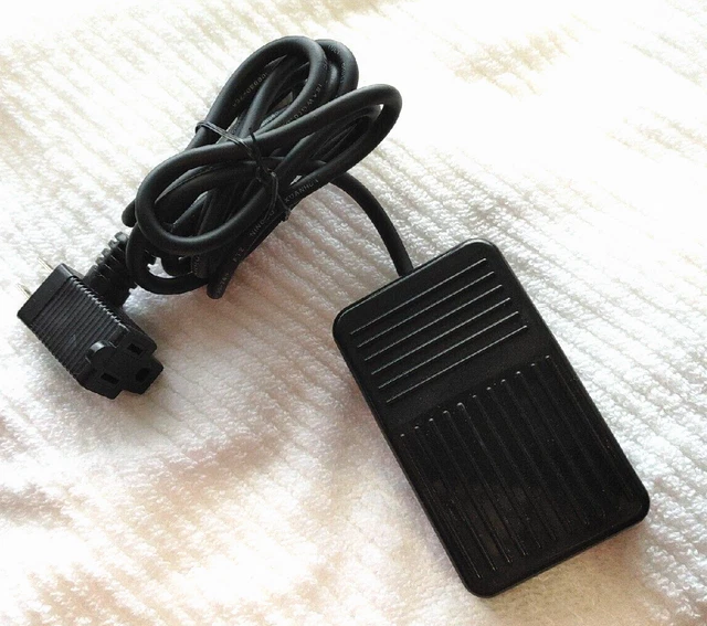 Coolneon Foot Switch 3 prong piggyback plug