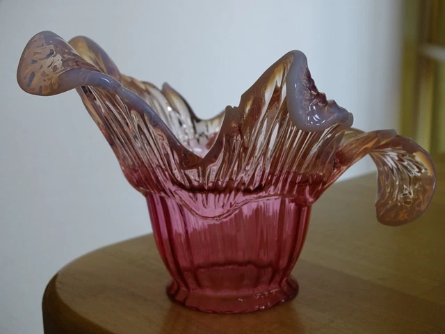 Un Ancienne Tulipe Ouverte A Griffe Cristal Colorer Degrader Style Louis Xv