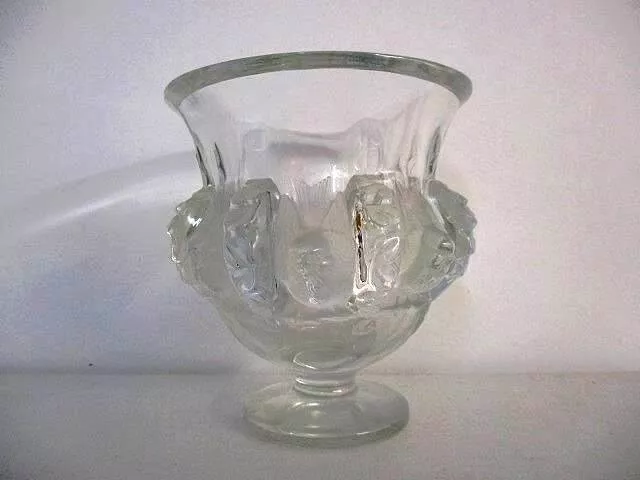 "LALIQUE-FRANCE"  Vase aux 8 oiseaux en cristal modèle  "Dampierre ".