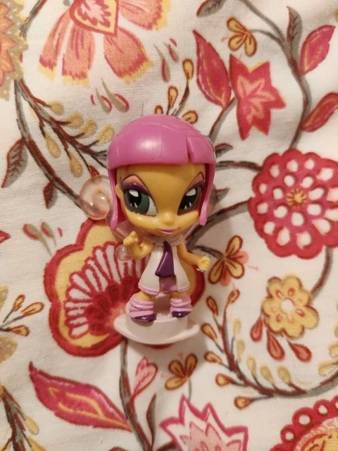 Winx Club Mattel Lockette Pixie Magic Figure Doll