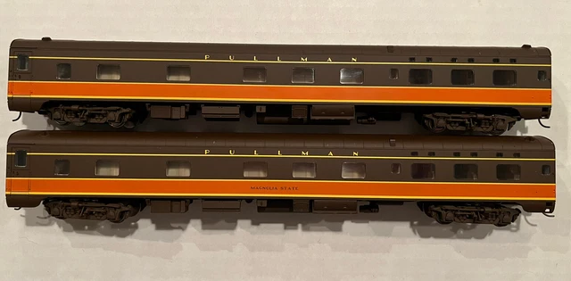 HO Lot of 2 Walthers Illinois Central Pullman Sleeper Passenger Cars IC