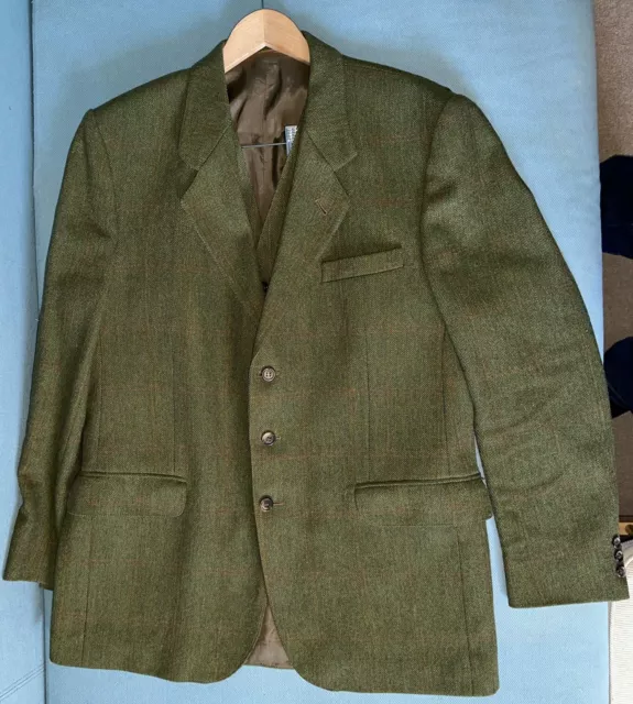 Isaac Waltons Club Tweed Waistcoat And Jacket - 44-46
