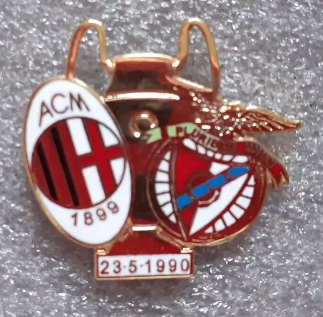 Distintivo calcio ⚽️ MILAN - BENFICA spilla COMMEMORATIVA 1990 CHAMPIONS LEAGUE