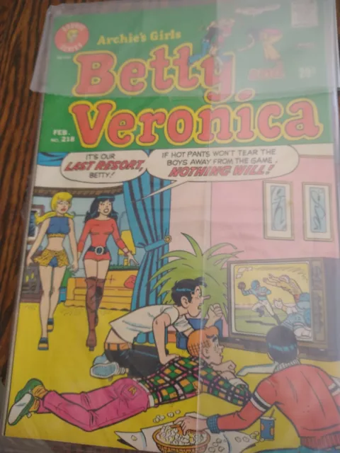 ARCHIES GIRLS BETTY AND VERONICA 218 (ARCHIE COMICS) 1974 HOT PANTS COVER Feb218