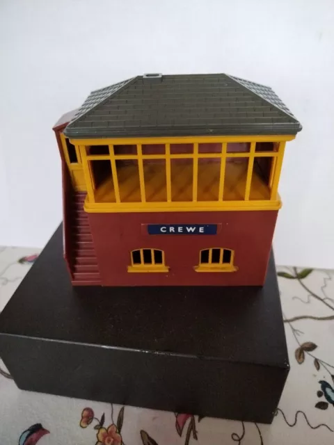 OO Gauge Triang R61 CREWE Signal Box Without Chimney  Boxed