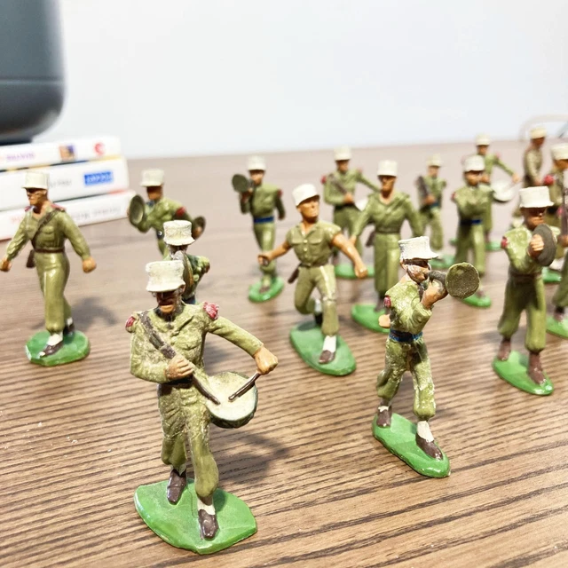 Lot De 15 Anciens Soldats En Métal Peint, Guerres 14-18 / 39-45, Marque Quiralu