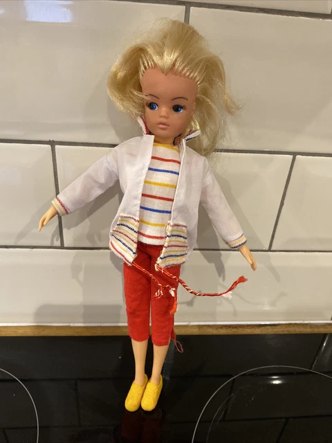 Vintage 1970s 1980s Pedigree Sindy Doll 2 GEN 1077 033055X 1973 Zing-a