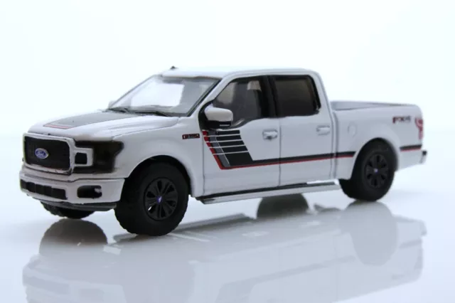 2018 Ford F-150 Lariat Sport FX4 Pickup Truck 1:64 Scale Diecast Model White 4x4