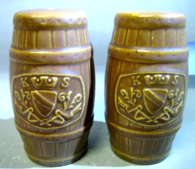 Pair Elischer Australian pottery salt and pepper shakers MARKED 2