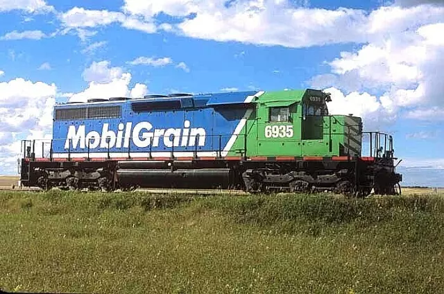 Mobil Grain 6935 @  PLATO, SASKATCHEWAN -SEPT 1, 2014__ORIGINAL TRAIN SLIDE