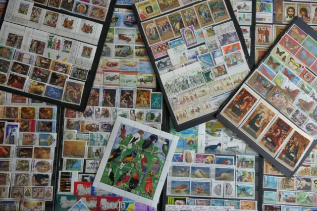 (LOT-VRAC 438) 509 TIMBRES NEUFS** du MONDE (photo dans le texte)