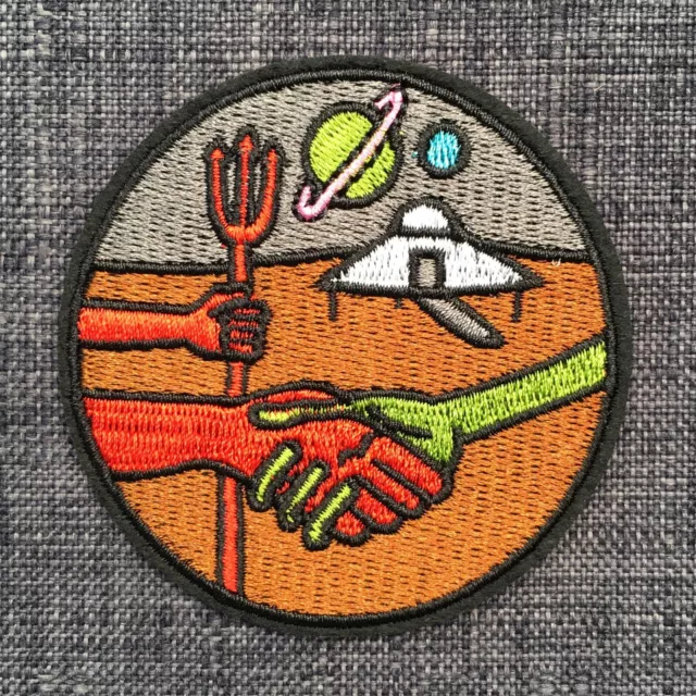 ALIEN MEETS THE DEVIL Outer Space UFO 100% Embroidered Patch Badge Motif Iron-On