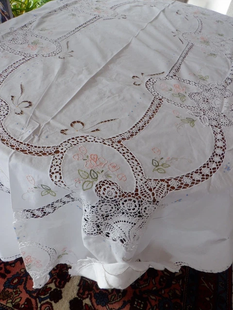 Superbe NAPPE ancienne brodée main jolis motifs JOURS RICHELIEU & dentelle