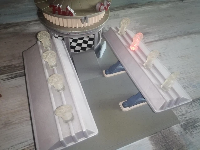 1 lot  station et circuits pour  voitures cars disney pixar mattel d occasion 3