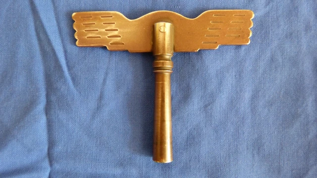 Ancienne Clé De Remontage Pendule, Modèle 09-24a, Pour Différents Carrés