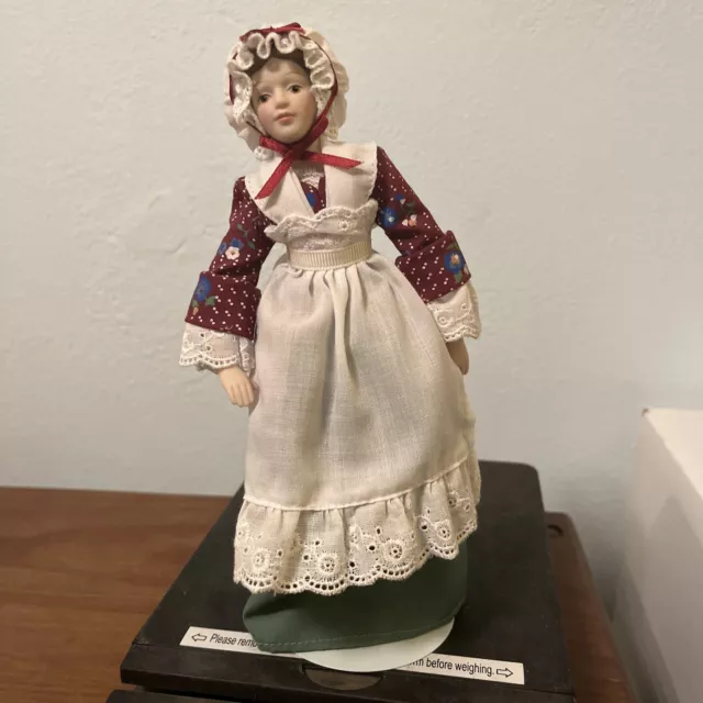 Avon Fashion of American Times EARLY AMERICAN Porcelain Doll w/stand 1987