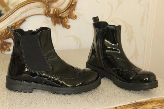 Charles clinkard hotsell girls boots