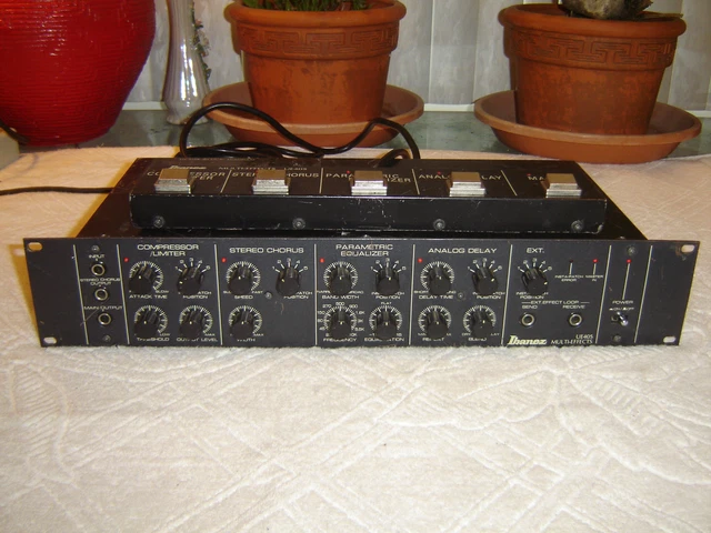 Ibanez UE405 Multi Effects, Original Black Version with Footswitch, Vintage Rack