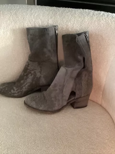 AWESOME LD Tuttle Fuzzy Ankle Boots with Snaps 37.5 - Gray